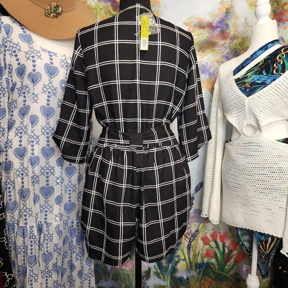 NWT-Women’s Black & White Checkered 3/4 Sleeve V-Neck Romper -Gianni Bini - Picture 2 of 7